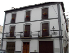Una magn&iacute;fica restauraci&oacute;n. La fachada de la casa n&ordm; 7 de la plaza