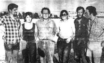 Figura 2: El Dr. Presedo en el lugar del descubrimiento, con algunos de sus colaboradores: D. Alonso Zamora Canellada, D&ordf; M&ordf; Luisa de Lux&aacute;n, D&ordf; Teresa Tard&iacute;o Dovao, D. Manuel Vald&eacute;s, D. Manuel Rabanal, D&ordf; M&ordf; Eugenia G&aacute;lvez y D. Jos&eacute; M&ordf; Santero.