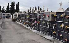 Una calle del cementerio bastetano. Foto JOS&Eacute; UTRERA