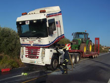 Situaci&oacute;n en que se encontraba el cami&oacute;n, tras el incendio. Foto: BOMBEROS BAZA