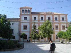 Antes c�rcel, instituto masculino y despu�s femenino. Hoy Ayuntamiento