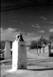 Chimeneas de cuevas junto a las vallas del Parque