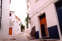 Acceso a la Alcazaba desde la Cava Alta. De lo más bonito de la zona