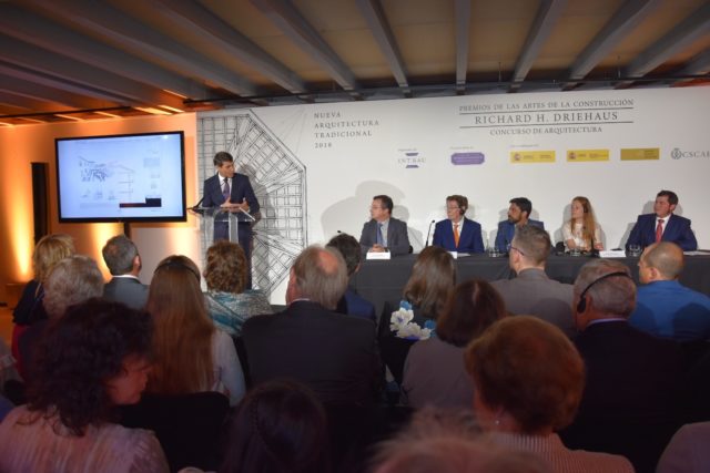 Agradecimiento a Richard H Driehaus 06