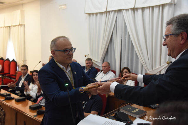 Eleccion alcalde Pedro J Ramos_entrega baston_4526