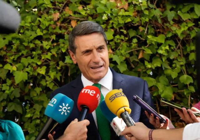 pedro-fernandez-Sigue como delegado Gobierno Andalucia