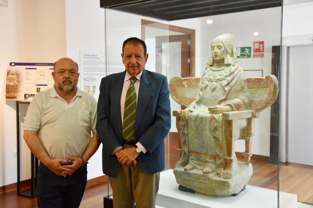 José Ángel Rodríguez junto al concejal de Cultura
