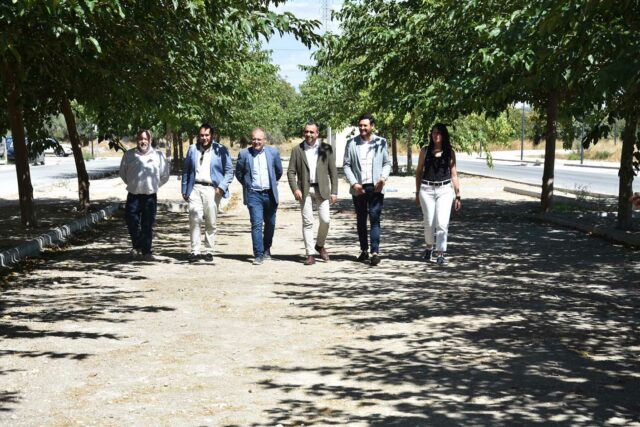 Alcalde y pte Diputacion en bulevar Dama de Baza 2