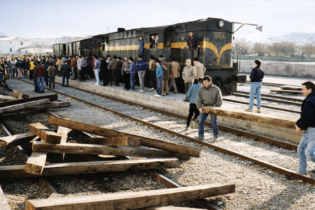 Ultimo tren de línea pasando por Baza 19841231
