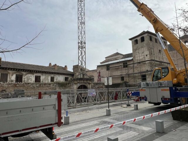 Instalacion de grúa en el Palacio de los Enriquez_1