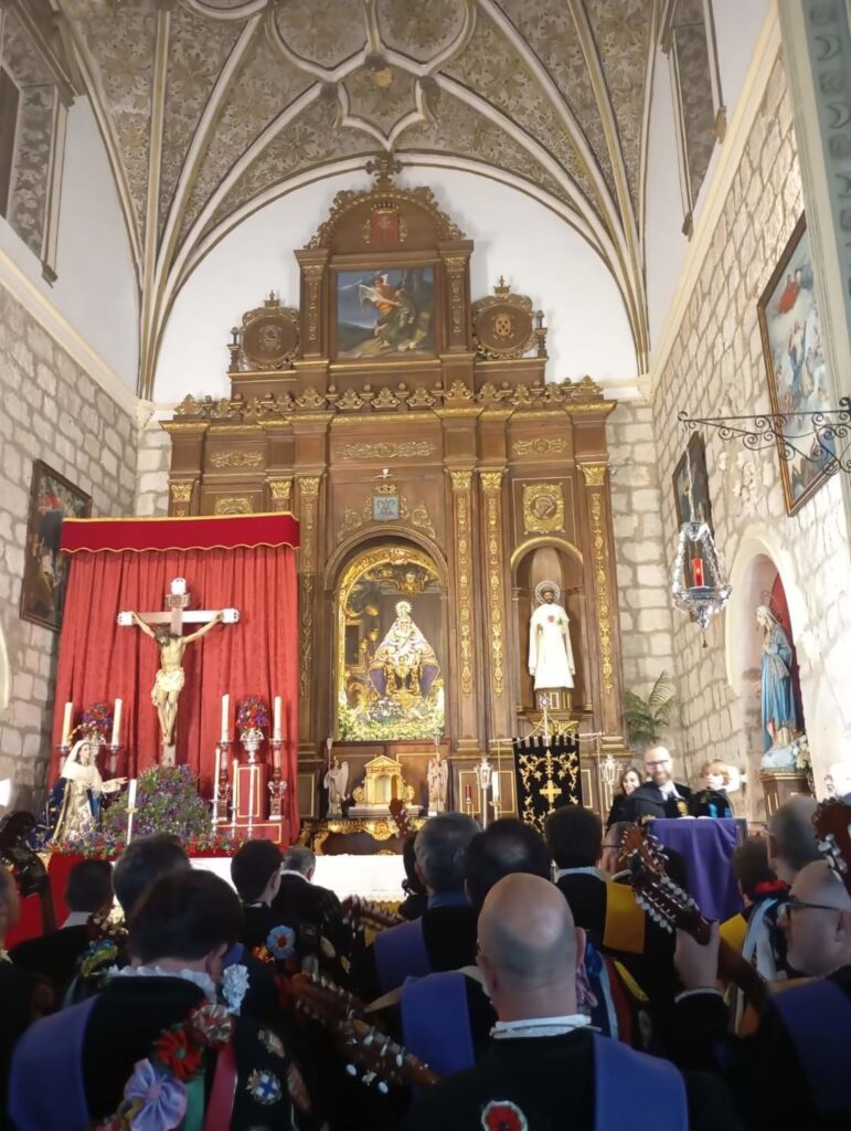 1/ 26. Las tunas enamoran a Baza y a su Dama