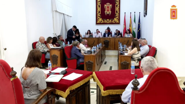 Alberto Parra ocupa su escaño