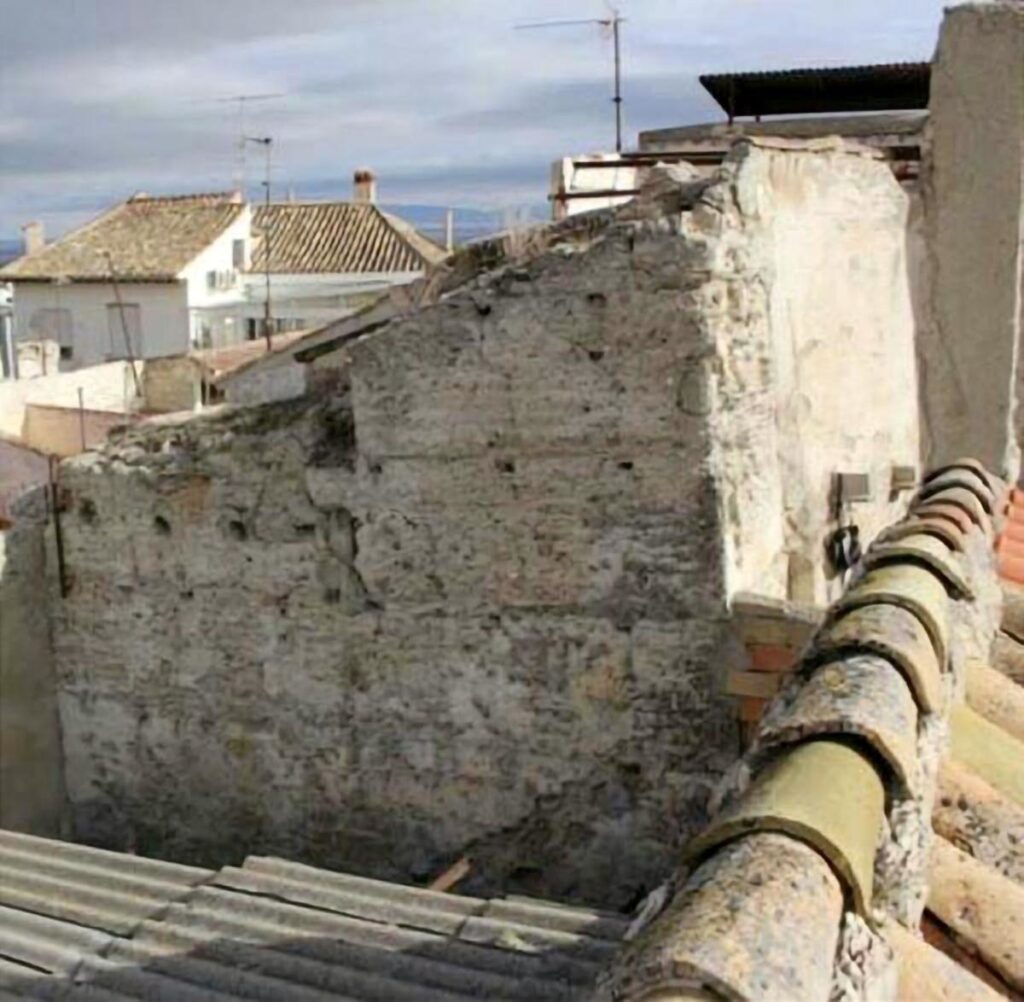 3/26. El nuevo 1 % cultural andaluz abre una oportunidad para recuperar los Baños de la Morería y la muralla de la Medina de Baza, BIC.